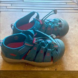 Brand new Keen Shoes